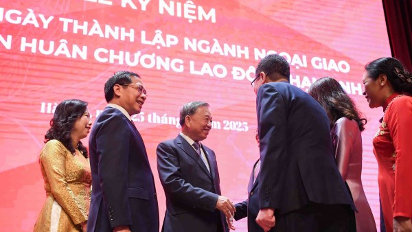 Ngoại giao Việt Nam: Tiếp tục tiên phong với những trọng trách vinh quang