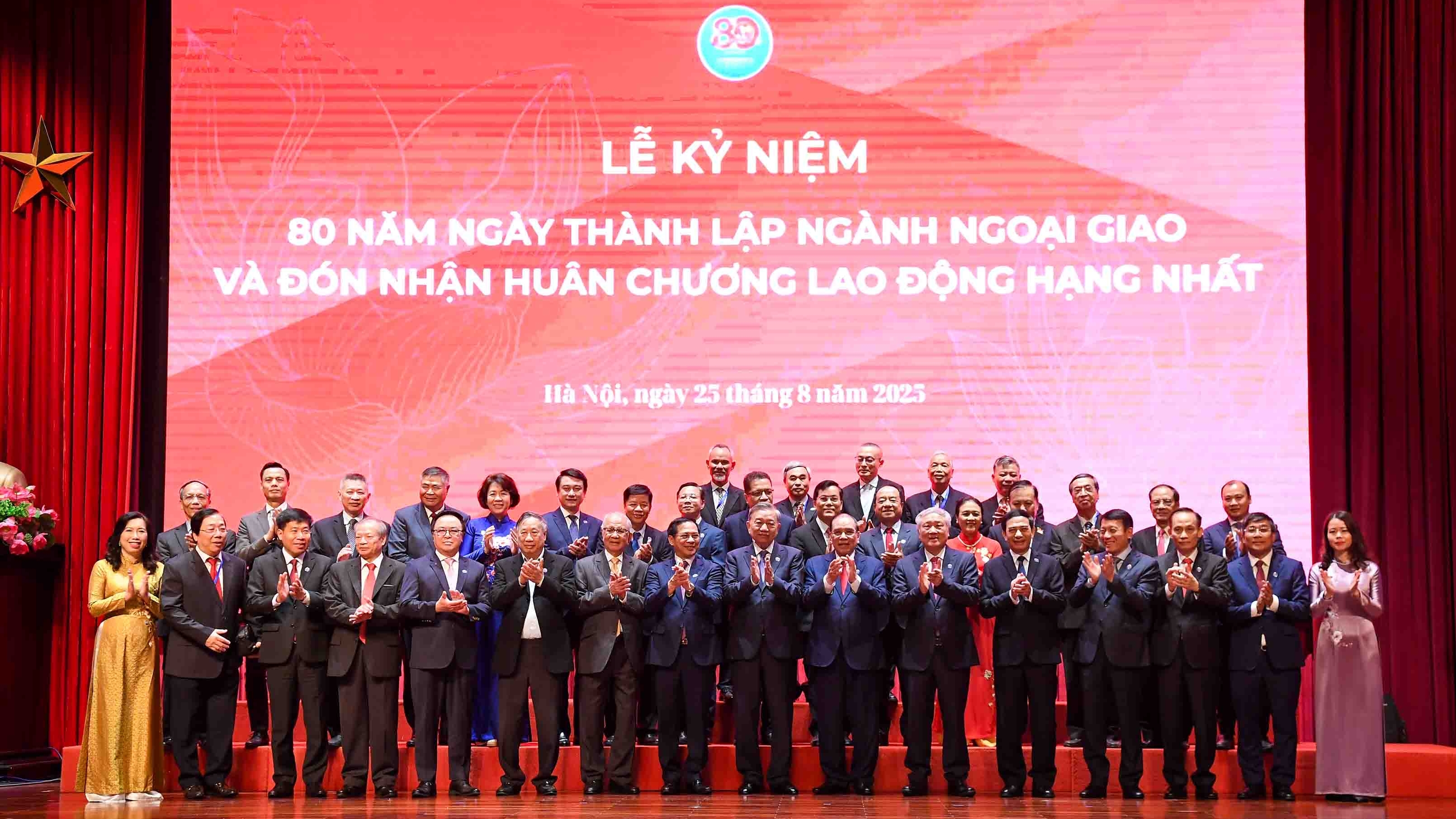 Tổng Bí thư Tô Lâm: Ngoại giao Việt Nam thắp sáng niềm tin về một thế giới hoà bình, hợp tác và phát triển