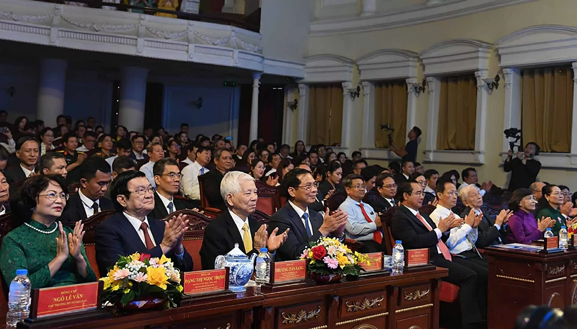 TP. Hồ Chí Minh cần ‘đi đầu, về trước’ trong thực hiện các mục tiêu phát triển, hội nhập TP. Hồ Chí Minh cần ‘đi đầu, về trước’ trong thực hiện các mục tiêu phát triển, hội nhập