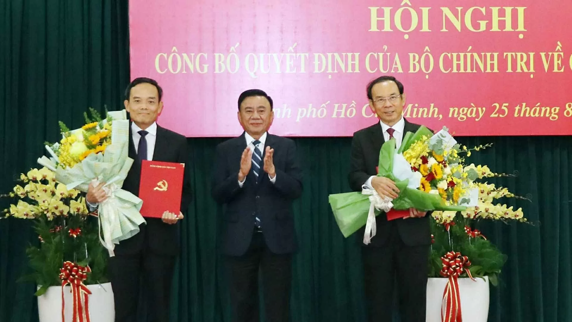 Công bố quyết định của Bộ Chính trị về công tác cán bộ tại TP. Hồ Chí Minh