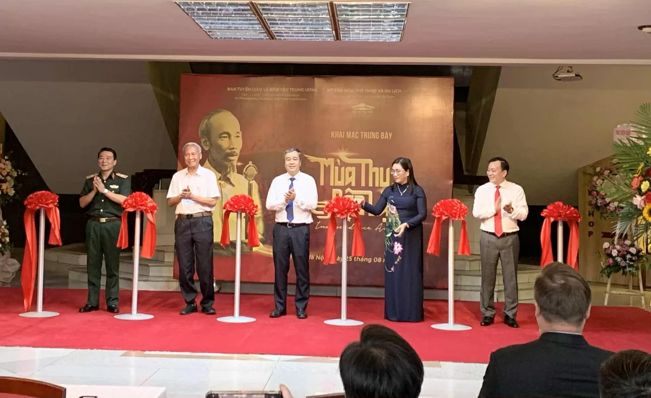 Tái hiện mùa Thu độc lập tại Bảo tàng Hồ Chí Minh Tái hiện mùa Thu độc lập tại Bảo tàng Hồ Chí Minh