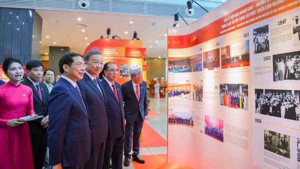 Những hình ảnh tại Lễ kỷ niệm 80 năm thành lập ngành Ngoại giao