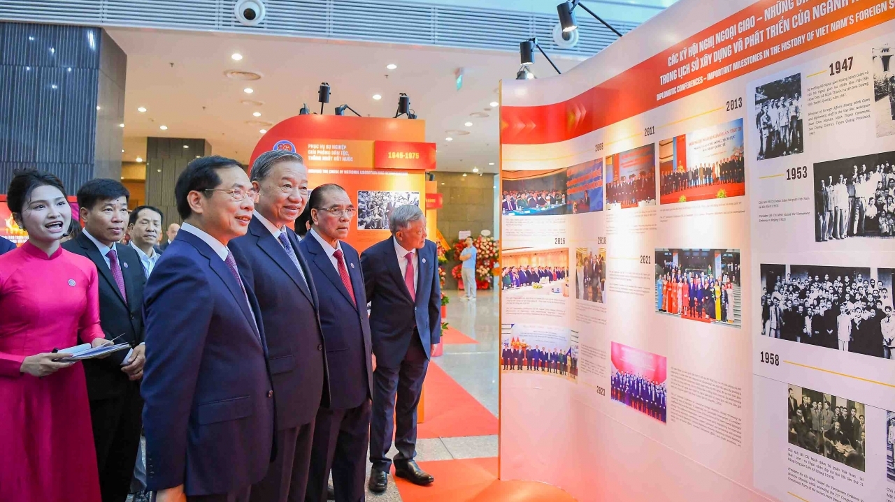 Những hình ảnh tại Lễ kỷ niệm 80 năm thành lập ngành Ngoại giao