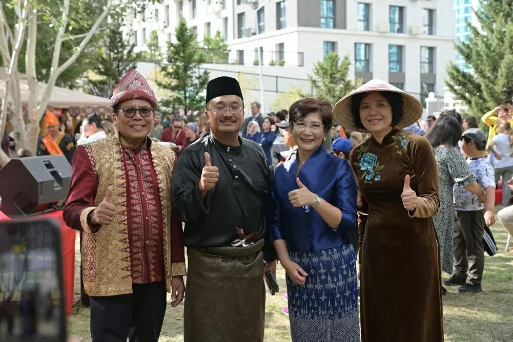 Các Đại sứ Indonesia, Malsaysia, Thái Lan và Việt Nam (từ trái sang phải).