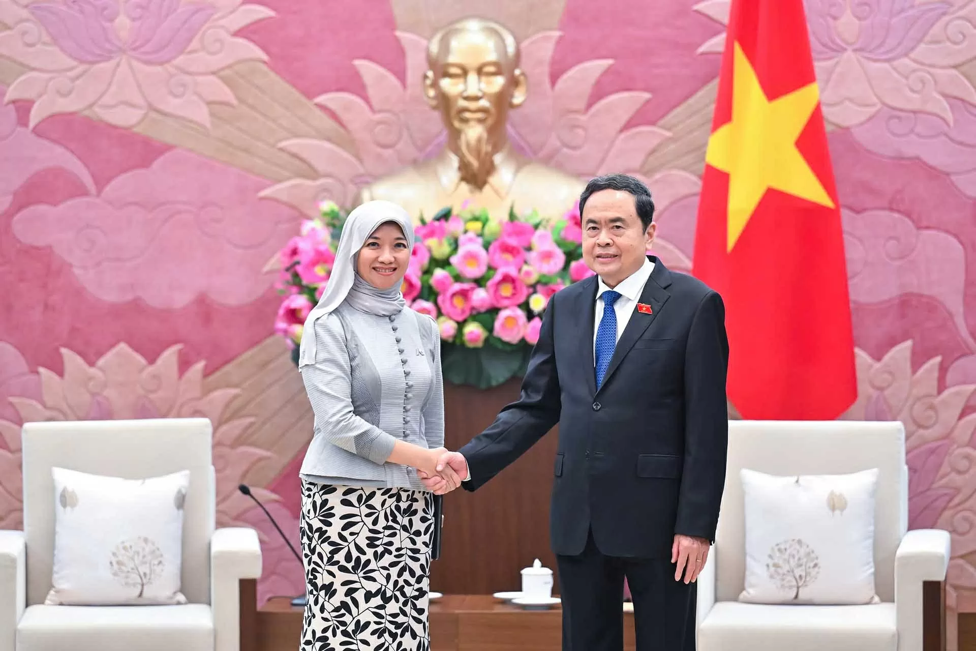 Chủ tịch Quốc hội Trần Thanh Mẫn tiếp Tổng thư ký AIPA Chủ tịch Quốc hội Trần Thanh Mẫn tiếp Tổng thư ký AIPA