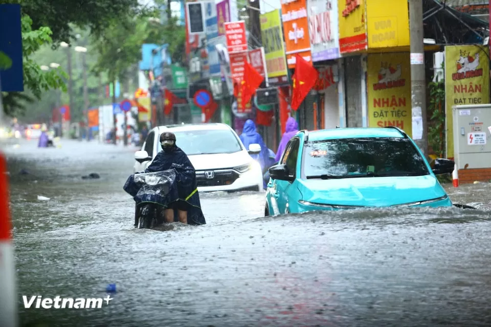 Mưa lớn do ảnh hưởng bão số 5, Hà Nội ngập lụt diện rộng