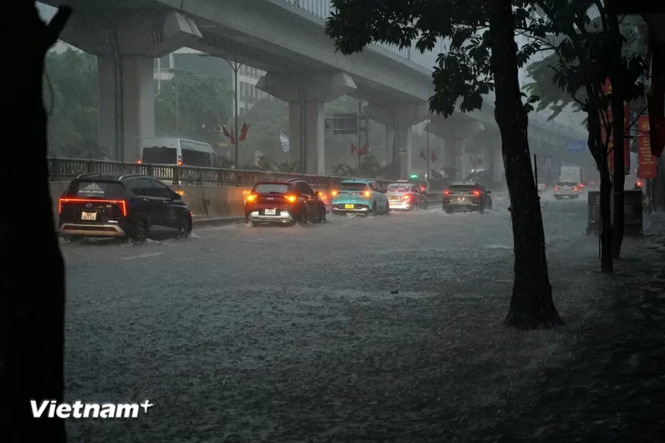 Mưa lớn do ảnh hưởng bão số 5, Hà Nội ngập lụt diện rộng Mưa lớn do ảnh hưởng bão số 5, Hà Nội ngập lụt diện rộng