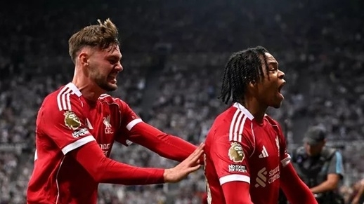 Ngumoha lọt top 4 cầu thủ trẻ nhất ghi bàn ở Ngoại hạng Anh