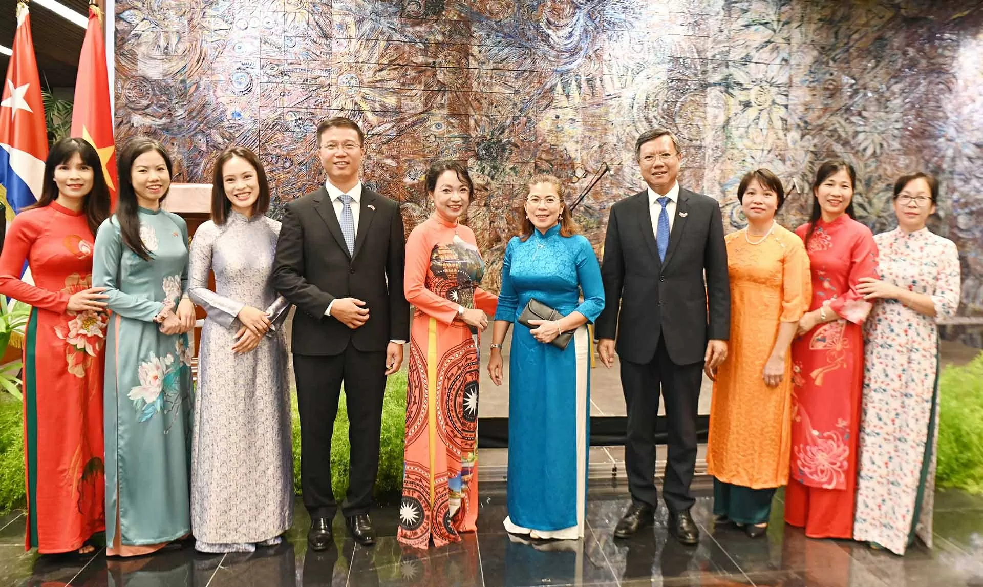 Lễ kỷ niệm 80 năm Cách mạng tháng Tám và Quốc khánh 2/9 tại Cuba: Biểu tượng sinh động của tình đoàn kết huyền thoại Lễ kỷ niệm 80 năm Cách mạng tháng Tám và Quốc khánh 2/9 tại Cuba: Biểu tượng sinh động của tình đoàn kết huyền thoại