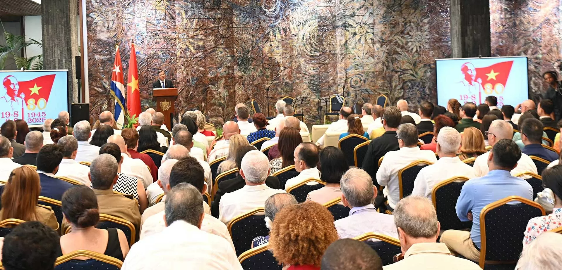 Lễ kỷ niệm 80 năm Cách mạng tháng Tám và Quốc khánh 2/9 tại Cuba: Biểu tượng sinh động của tình đoàn kết huyền thoại Lễ kỷ niệm 80 năm Cách mạng tháng Tám và Quốc khánh 2/9 tại Cuba: Biểu tượng sinh động của tình đoàn kết huyền thoại