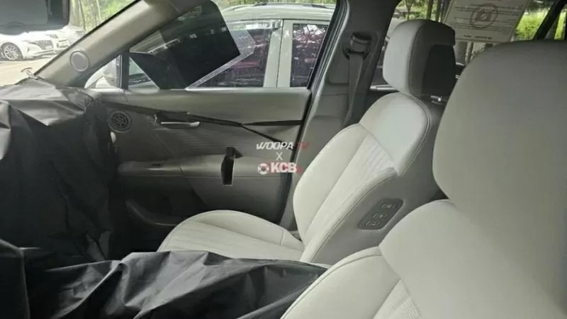 Khoang lái của Hyundai Tucson 2026 được kỳ vọng sẽ tạo nên bước đột phá lớn với sự xuất hiện của hệ điều hành Pleos OS thế hệ mới. Khoang lái của Hyundai Tucson 2026 được kỳ vọng sẽ tạo nên bước đột phá lớn với sự xuất hiện của hệ điều hành Pleos OS thế hệ mới.