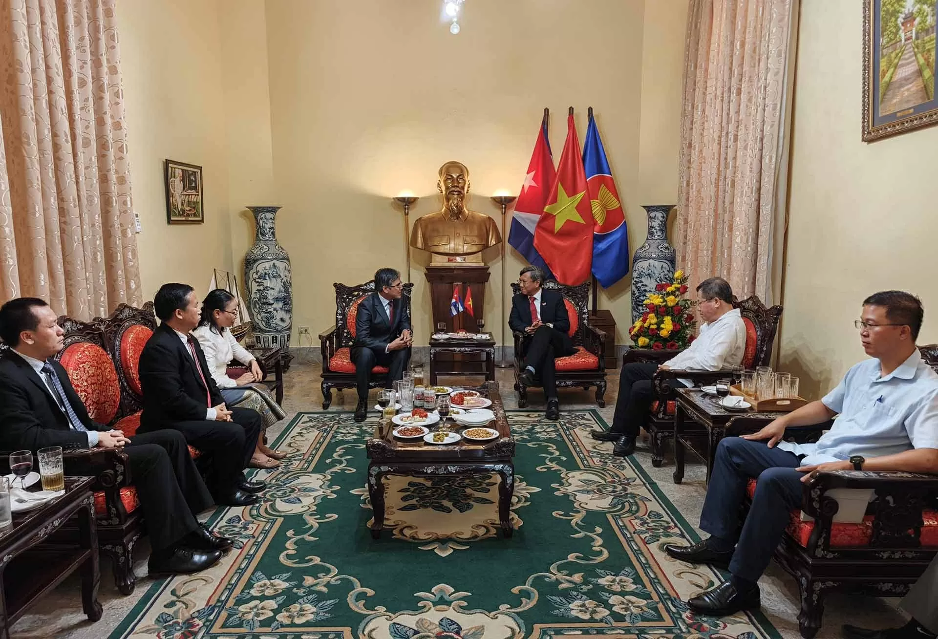 Thắm tình đoàn kết đặc biệt Việt Nam-Lào tại Cuba nhân dịp Quốc khánh Việt Nam Thắm tình đoàn kết đặc biệt Việt Nam-Lào tại Cuba nhân dịp Quốc khánh Việt Nam