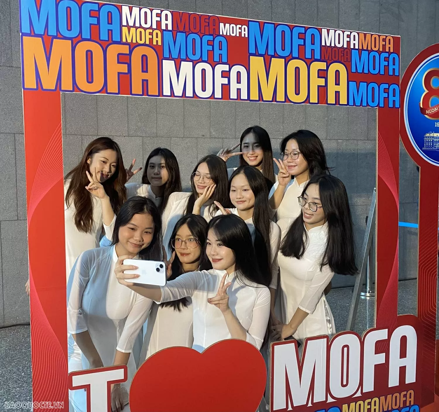 Giới trẻ nghĩ gì về ngoại giao