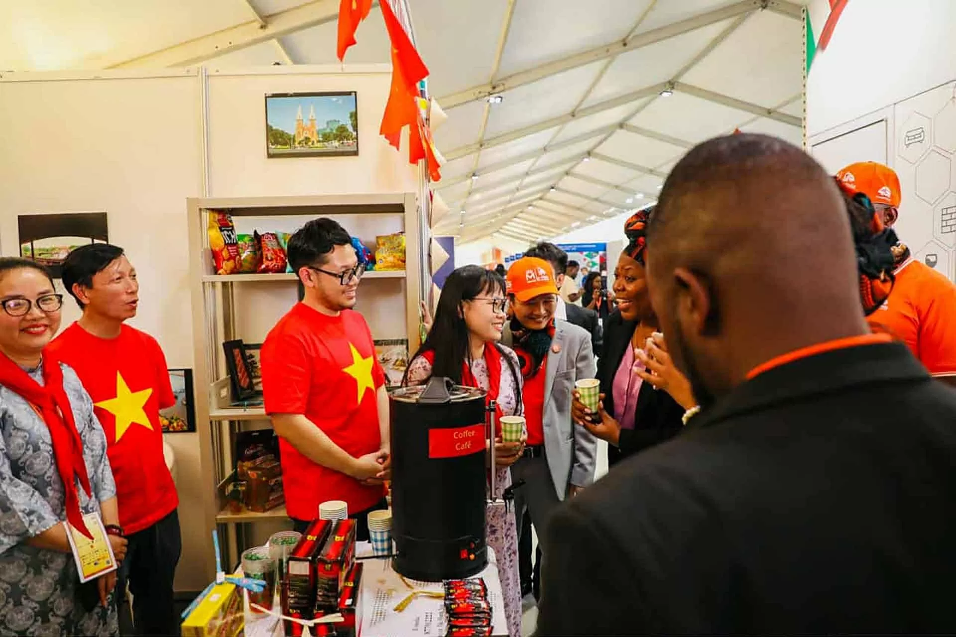 Quảng bá hình ảnh đất nước, con người Việt Nam tại Hội chợ quốc tế Maputo Quảng bá hình ảnh đất nước, con người Việt Nam tại Hội chợ quốc tế Maputo