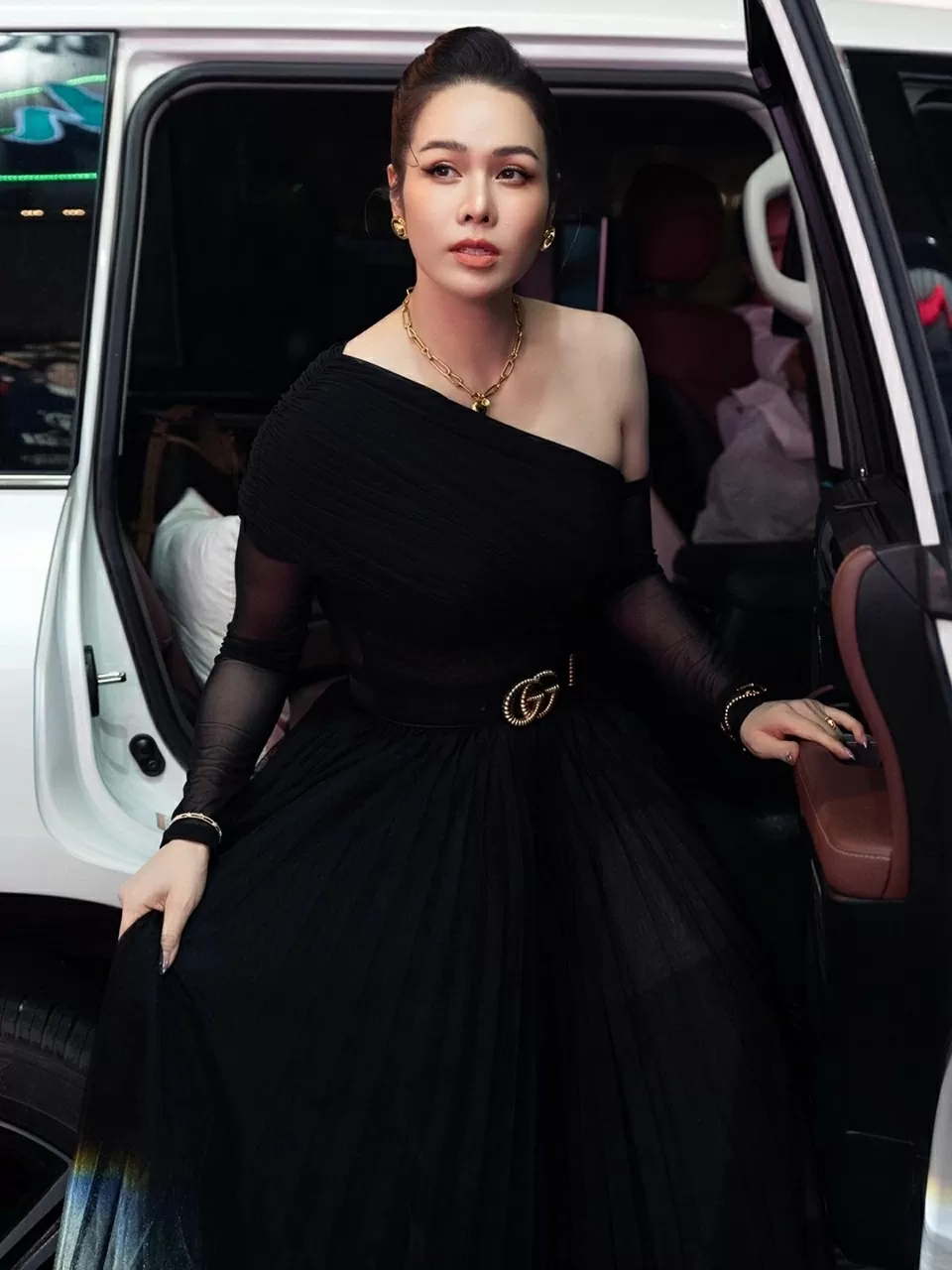 Hôm 26/8 Nhật Kim Anh khoe ảnh cô lên đồ lộng lẫy, hào hứng đi chấm thi chung kết Grand Voice Award thuộc khuôn khổ Miss Grand Vietnam 2025 tổ chức tại một phòng trà ở TP. Hồ Chí Minh.