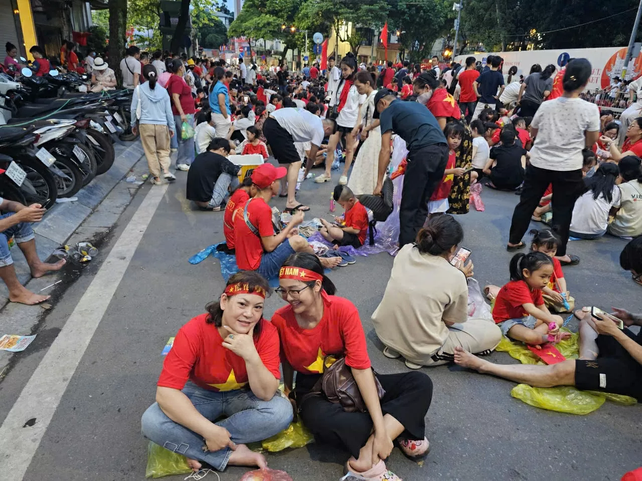 Người dân đổ về Ba Đình check-in Người dân đổ về Ba Đình check-in