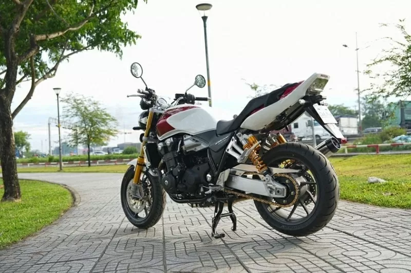 Ngoại hình của Honda CB1300SF SP Final Edition dễ dàng thu hút ánh nhìn nhờ hàng loạt chi tiết nổi bật.