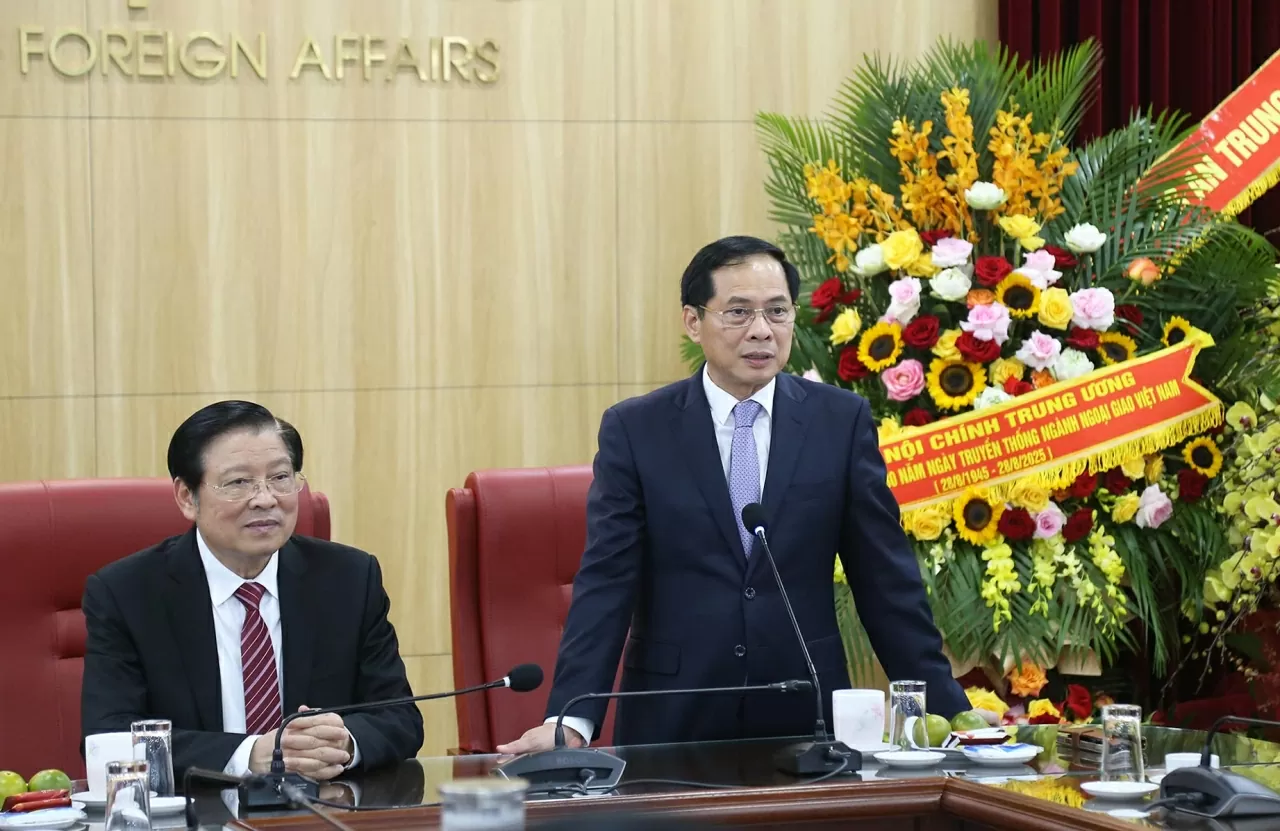 Phó Thủ tướng, Bộ trưởng Ngoại giao Bùi Thanh Sơn bày tỏ sự cảm ơn sâu sắc đối với sự quan tâm, động viên của lãnh đạo Đảng, Nhà nước, đặc biệt là Ban Nội chính Trung ương. (Ảnh: Thành Long)