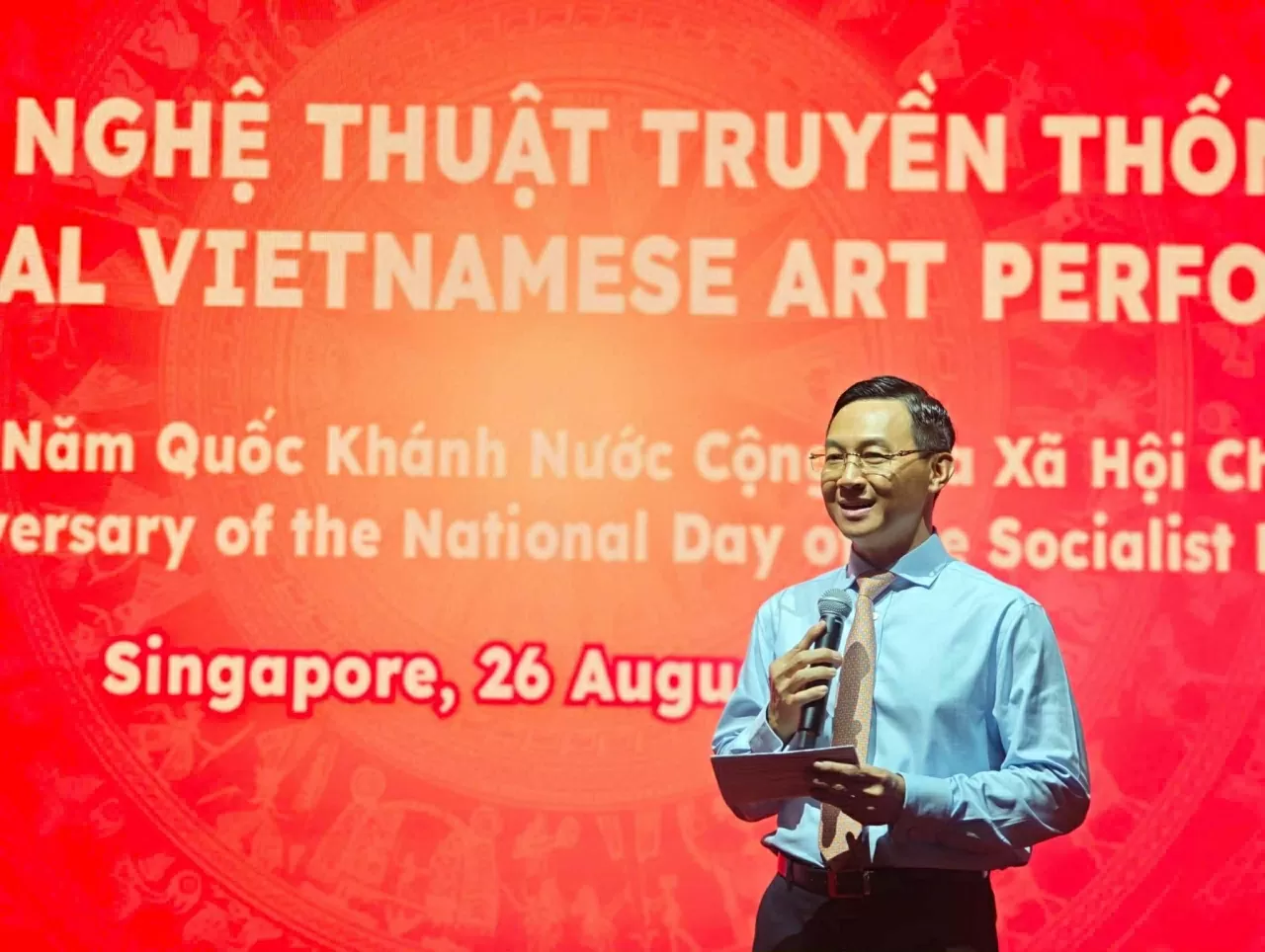 Đêm nghệ thuật truyền thống phục vụ cộng đồng người Việt tại Singapore