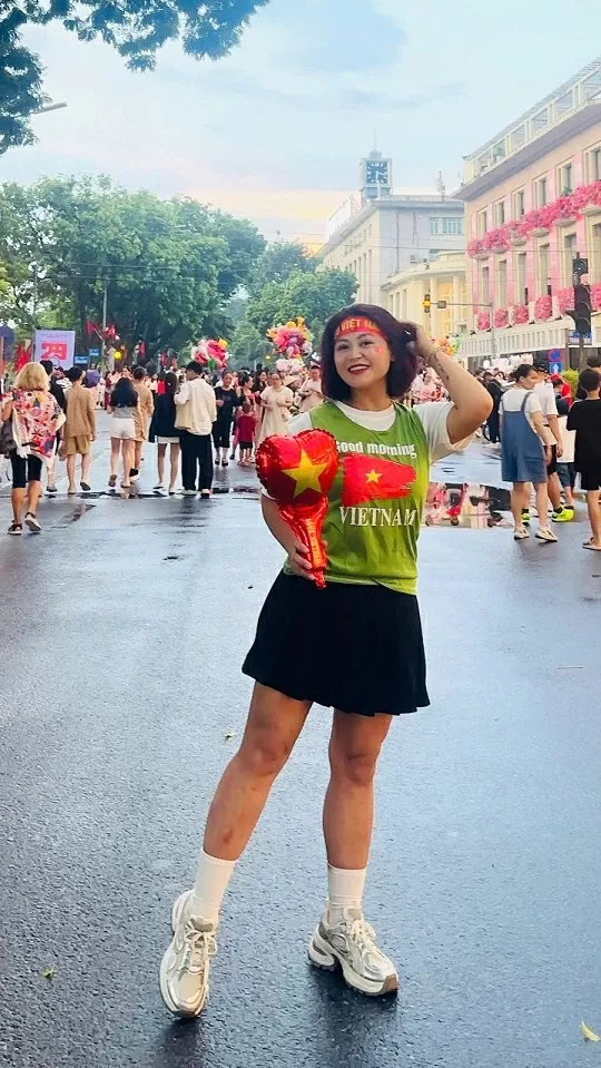 Người dân đổ về Ba Đình chờ xem sơ duyệt diễu binh, diễu hành tối nay Người dân đổ về Ba Đình chờ xem sơ duyệt diễu binh, diễu hành tối nay