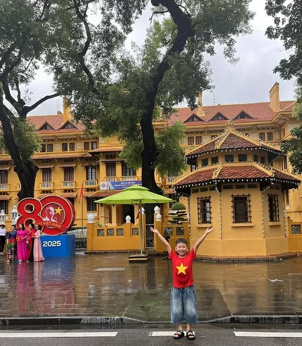 Người dân đổ về Ba Đình chờ xem sơ duyệt diễu binh, diễu hành tối nay Người dân đổ về Ba Đình chờ xem sơ duyệt diễu binh, diễu hành tối nay