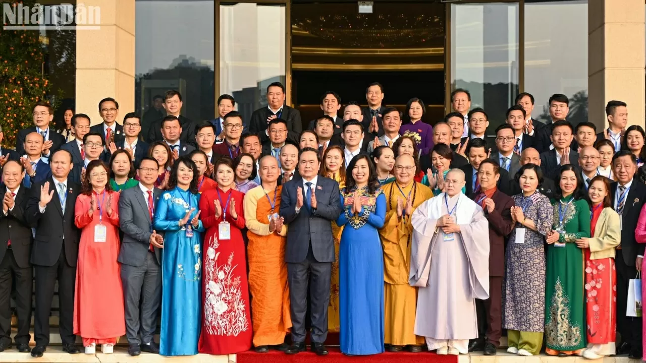 Chủ tịch Quốc hội Trần Thanh Mẫn gặp mặt cộng đồng người Việt Nam ở nước ngoài về tham dự chương trình “Xuân Quê hương” năm 2025 tại Nhà Quốc hội, ngày 19/1/2025. (Nguồn: Báo Nhân dân)