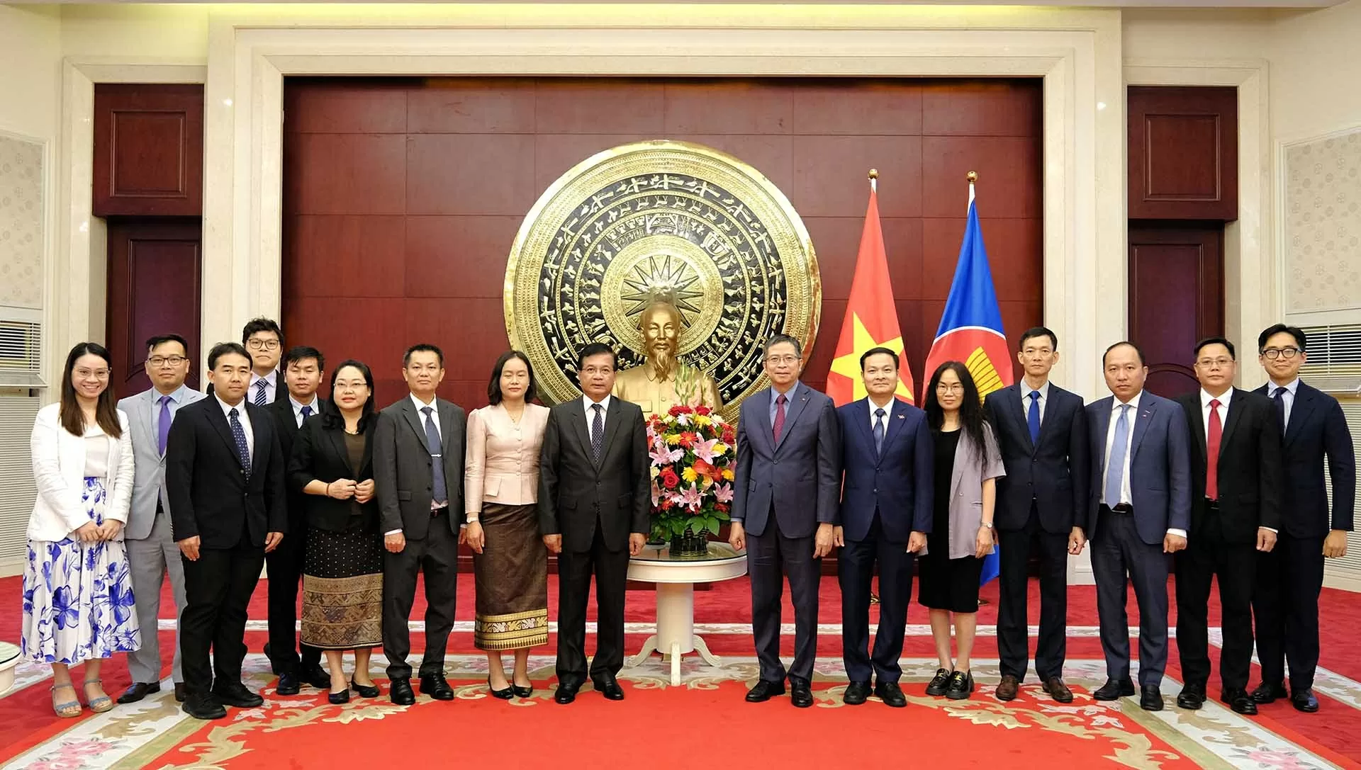 Đại sứ Lào tại Trung Quốc chúc mừng kỷ niệm 80 năm Cách mạng tháng Tám và Quốc khánh Việt Nam Đại sứ Lào tại Trung Quốc chúc mừng kỷ niệm 80 năm Cách mạng tháng Tám và Quốc khánh Việt Nam