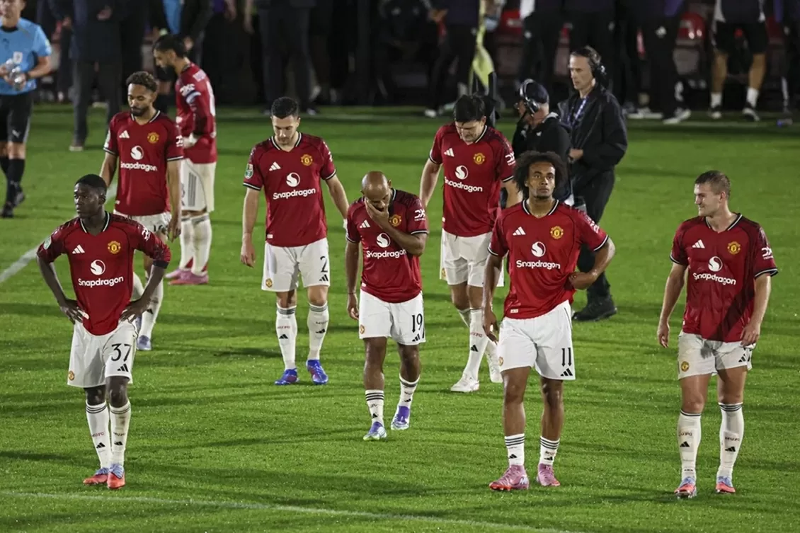Để Grimsby loại ở Carabao Cup, Man Utd lập kỷ lục đáng buồn