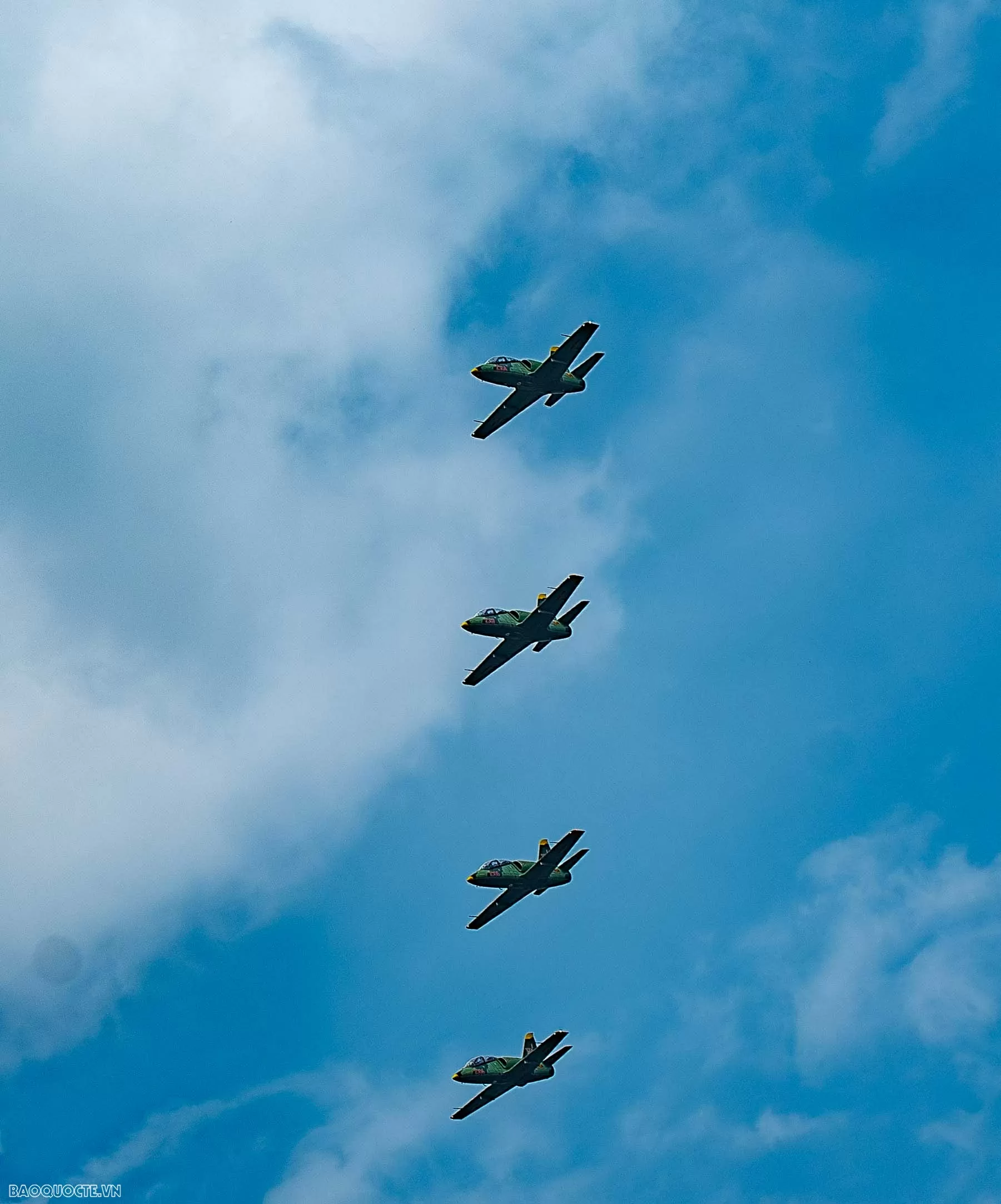 Tiêm kích, chiến đấu cơ nhào lộn giữa Ba Đình