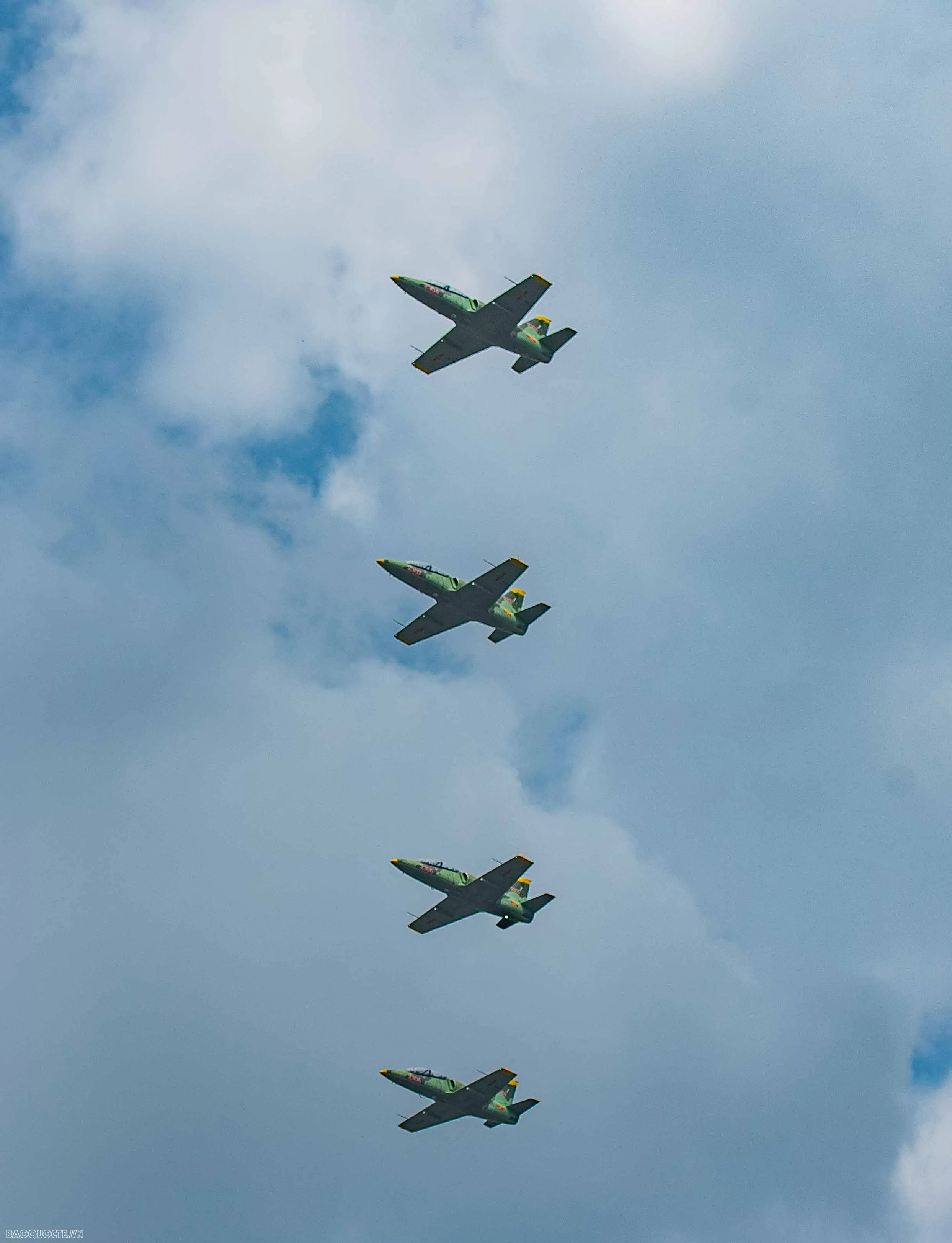 Tiêm kích, chiến đấu cơ nhào lộn giữa Ba Đình