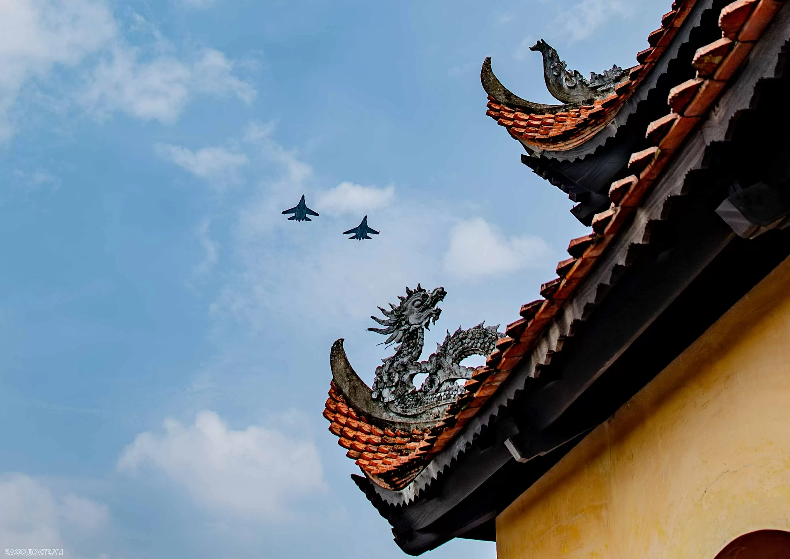 Tiêm kích, chiến đấu cơ nhào lộn giữa Ba Đình