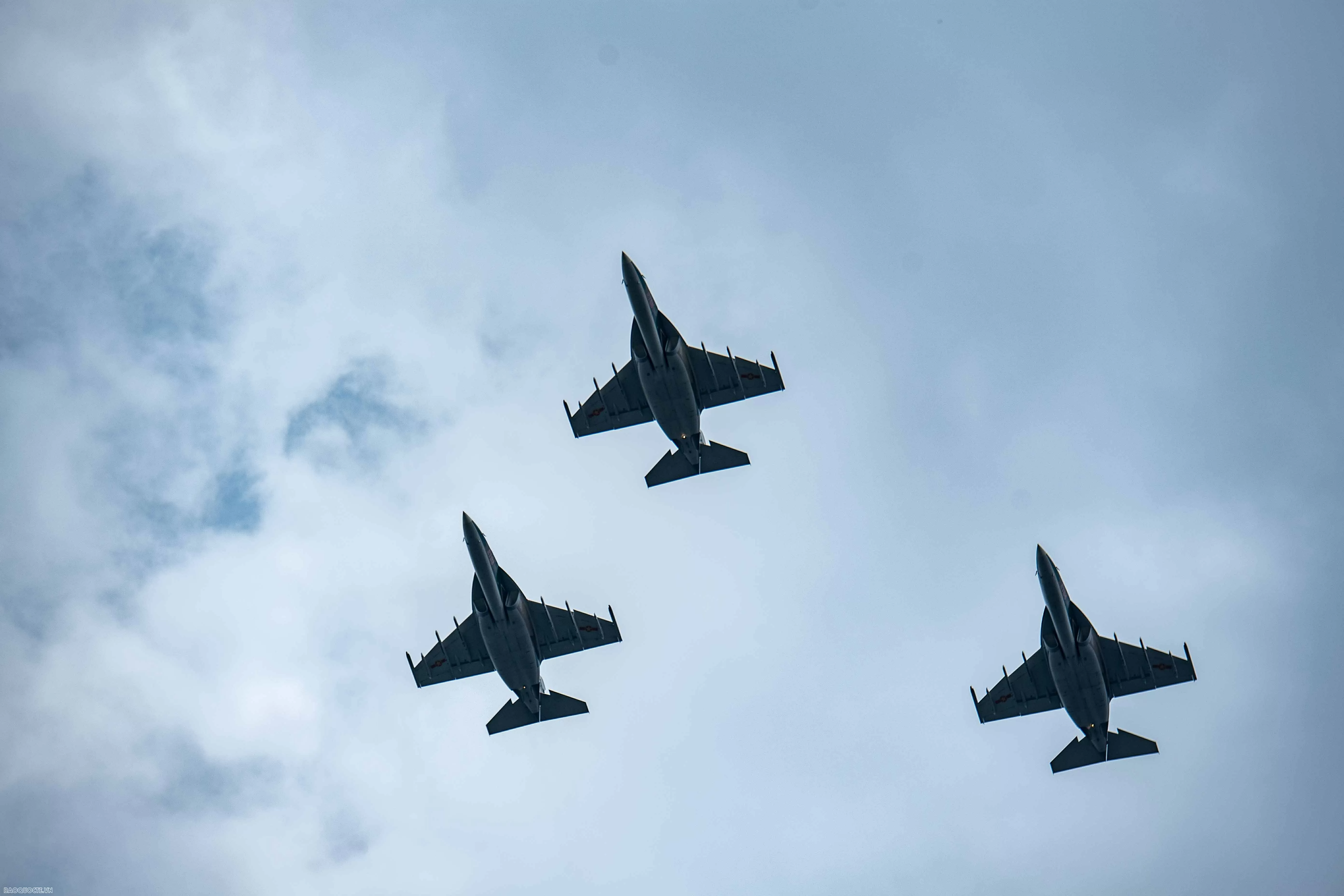 Tiêm kích, chiến đấu cơ nhào lộn giữa Ba Đình