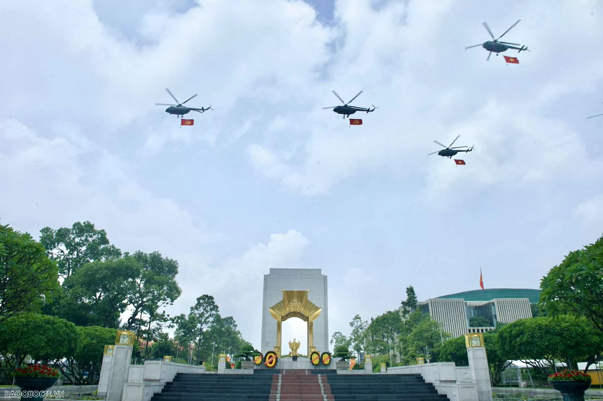 Tiêm kích, chiến đấu cơ nhào lộn giữa Ba Đình