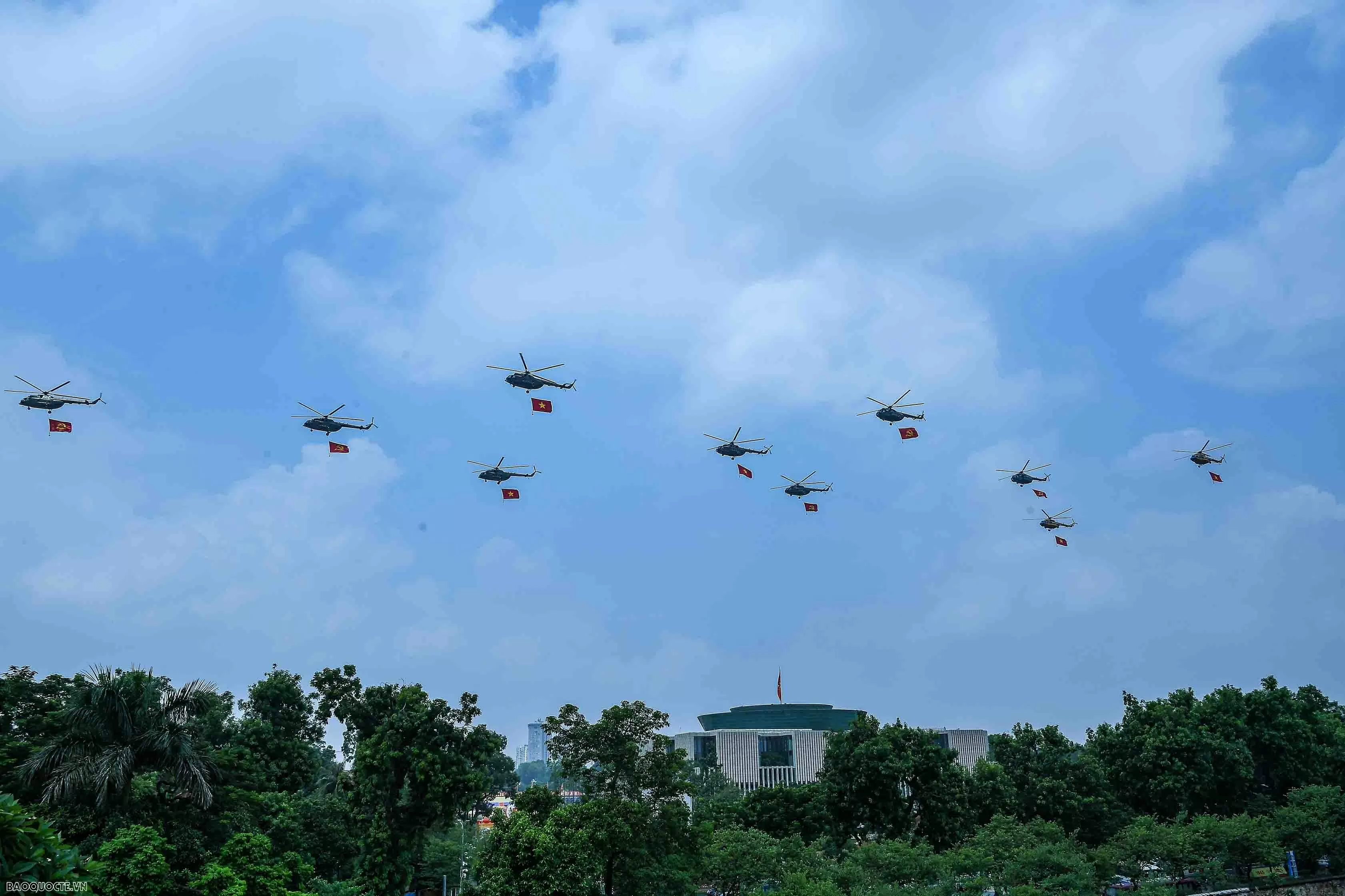 Tiêm kích, chiến đấu cơ nhào lộn giữa Ba Đình