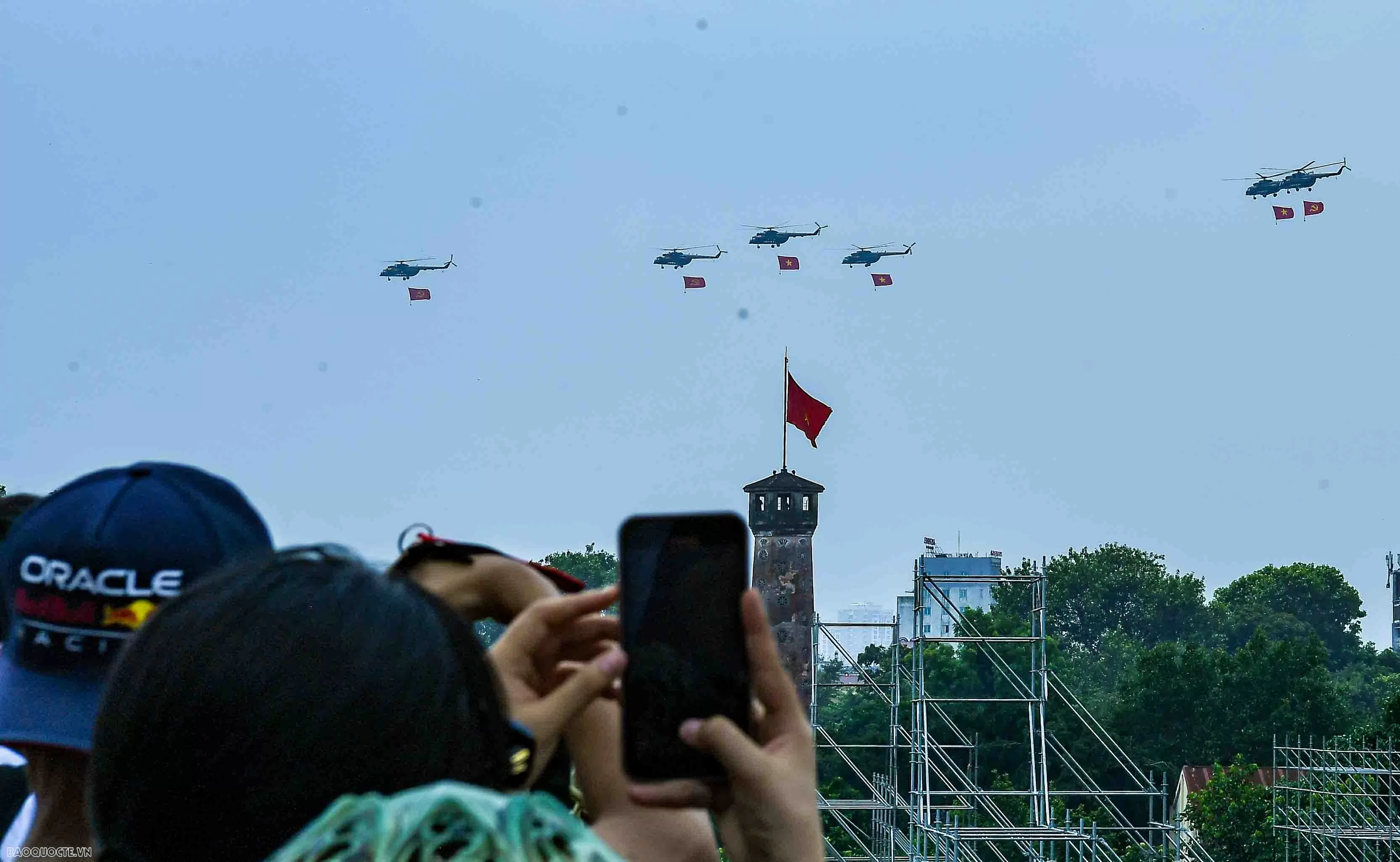 Tiêm kích, chiến đấu cơ nhào lộn giữa Ba Đình