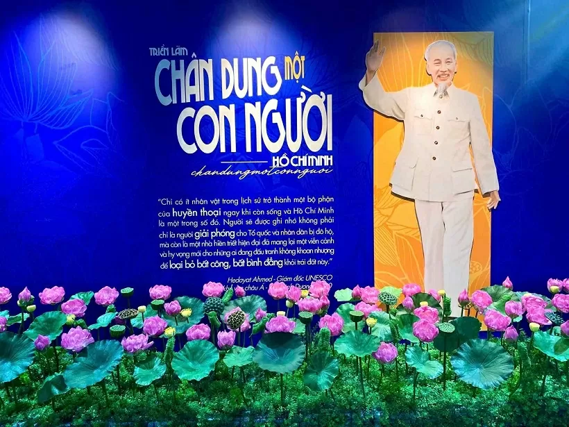 Không gian trưng bày chuyên đề 'Hồ Chí Minh – Chân dung một con người' tại Triển lãm thành tựu đất nước Nổi bật không gian trưng bày chuyên đề 'Hồ Chí Minh – Chân dung một con người' tại Triển lãm thành tựu đất nước