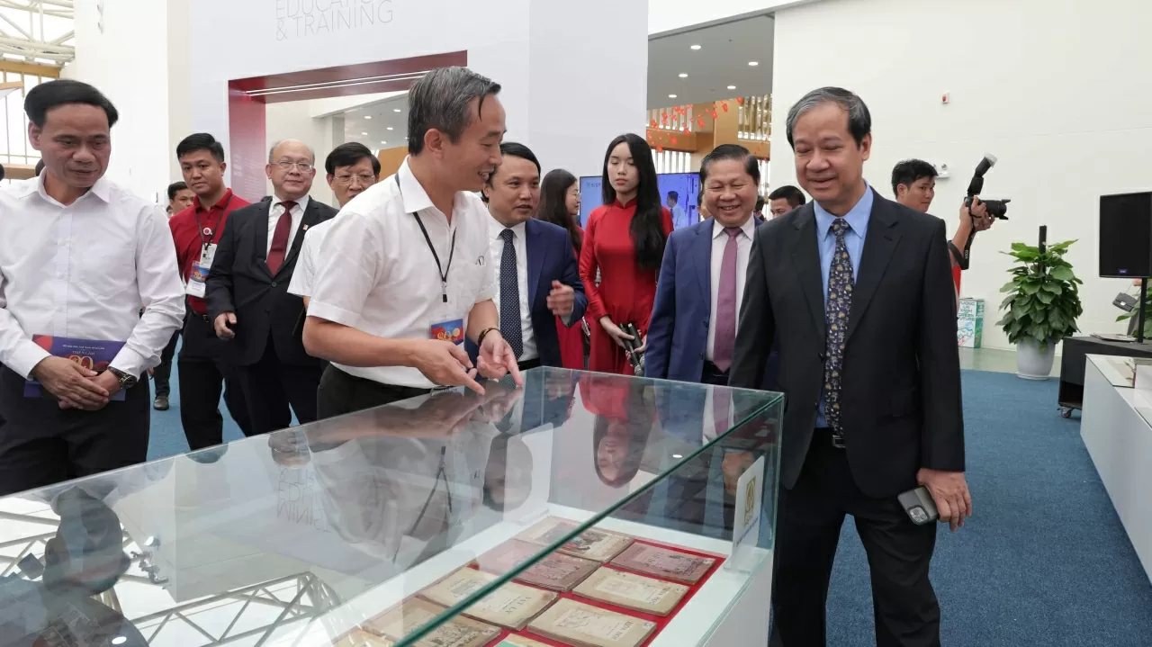 Nhà xuất bản Giáo dục Việt Nam tham gia Triển lãm Thành tựu đất nước