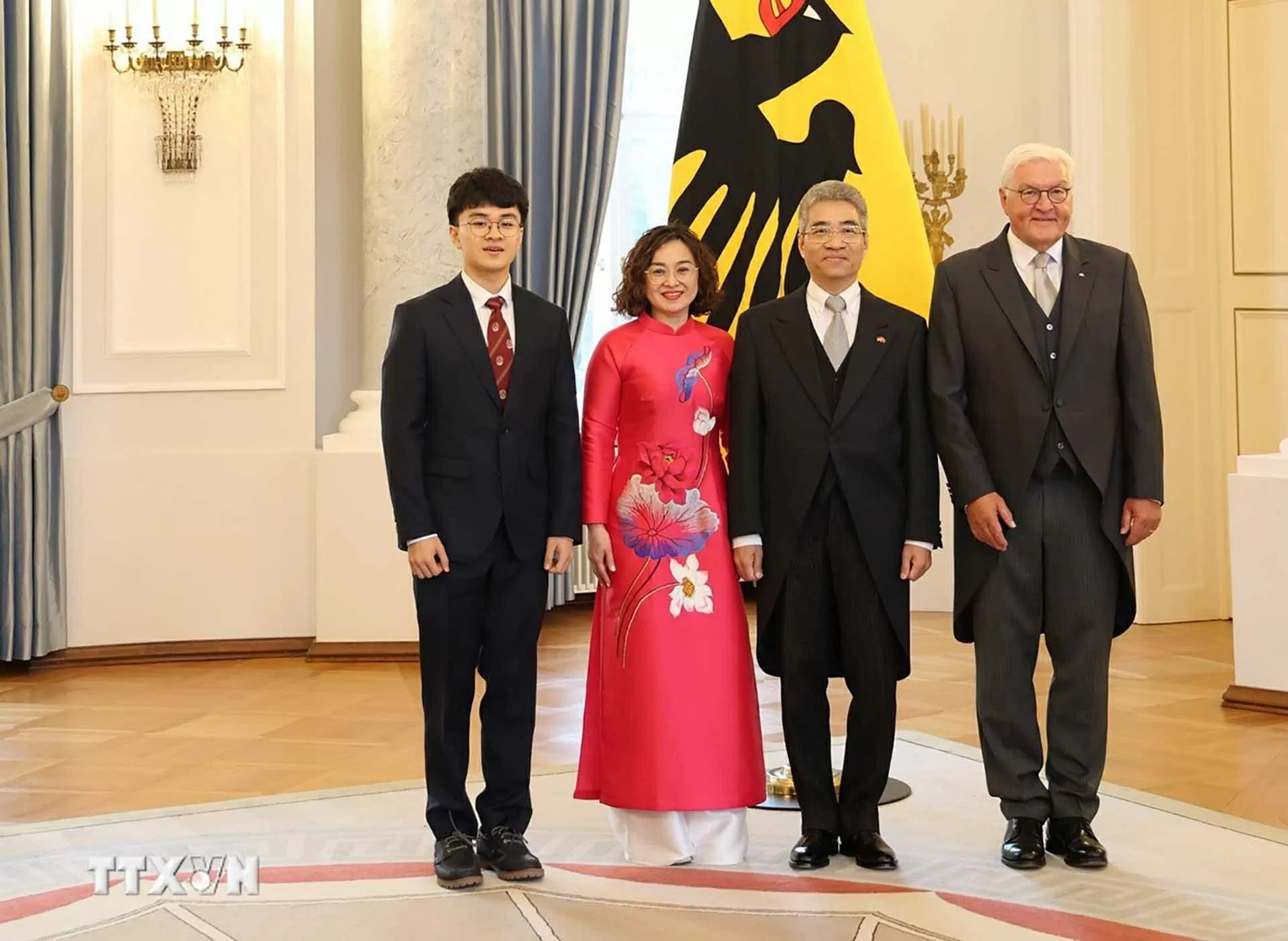 Đại sứ Nguyễn Đắc Thành trình Thư ủy nhiệm lên Tổng thống Đức Đại sứ Nguyễn Đắc Thành trình Thư ủy nhiệm lên Tổng thống Đức