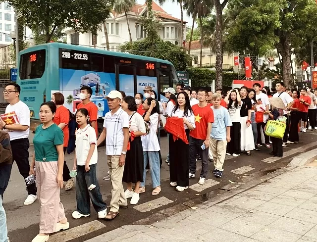 Hà Nội hân hoan niềm vui những ngày giáp Tết Độc lập Hà Nội hân hoan niềm vui những ngày giáp Tết Độc lập