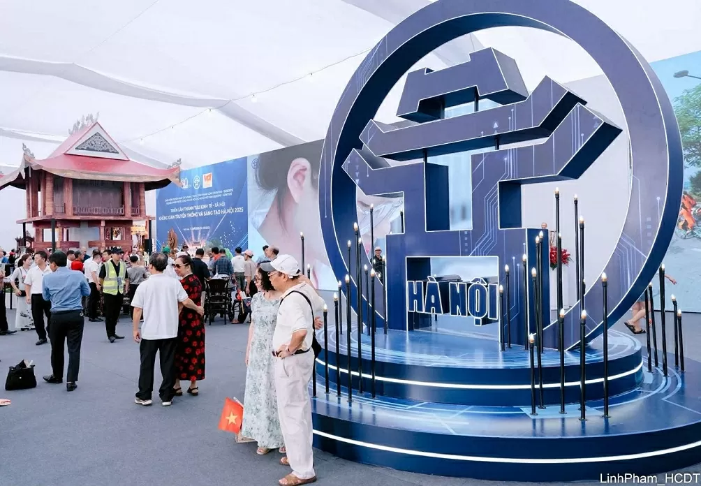 Chủ tịch UBND Thành phố Trần Sỹ Thanh tham quan Không gian truyền thống và sáng tạo Hà Nội 2025