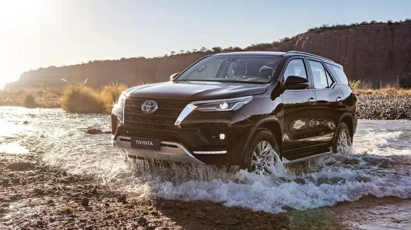 Top những mẫu ô tô có khả năng lội nước tốt nhất tại Việt Nam