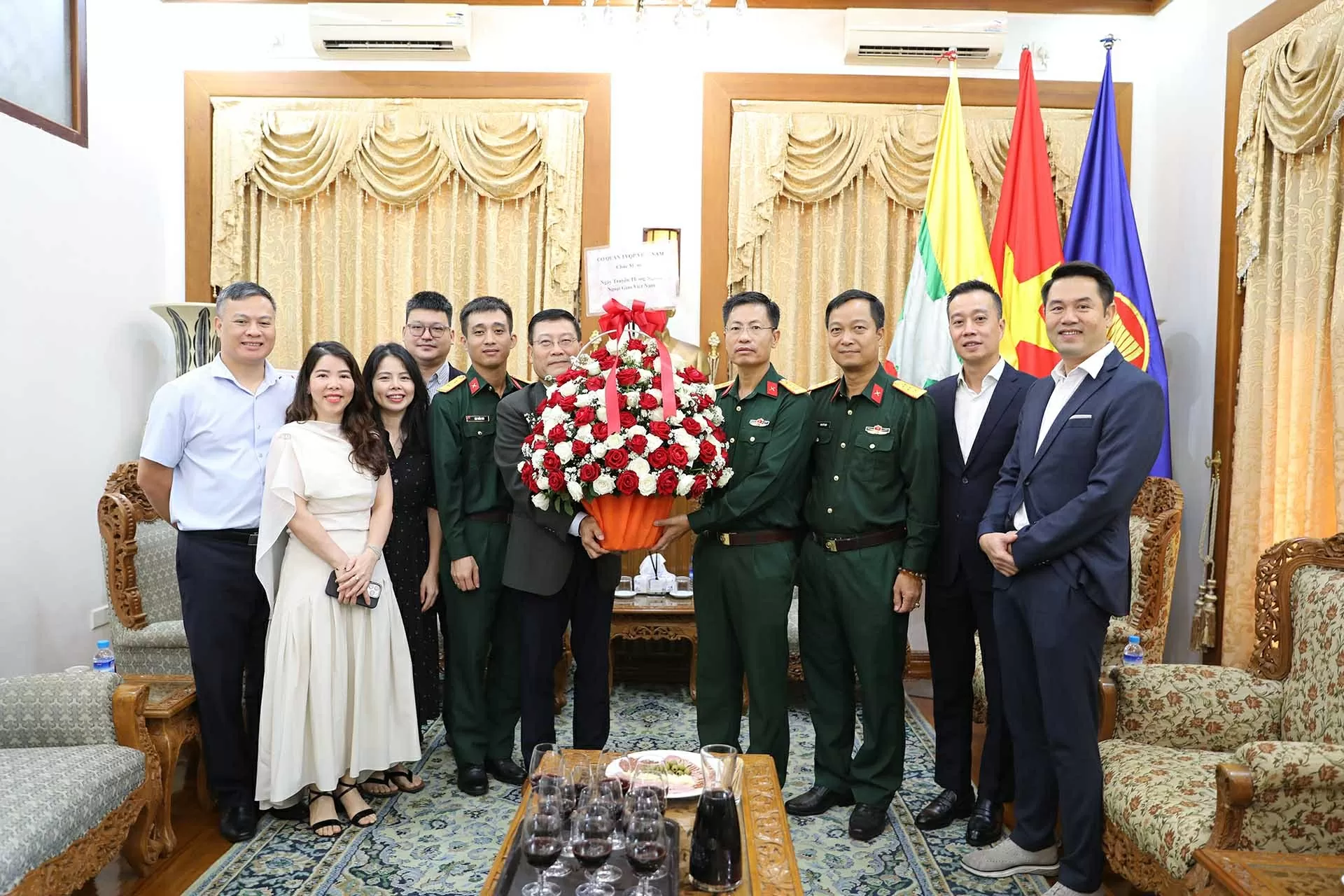 Đại sứ quán Lào tại Myanmar chúc mừng 80 năm Quốc khánh Việt Nam Đại sứ quán Lào tại Myanmar chúc mừng 80 năm Quốc khánh Việt Nam