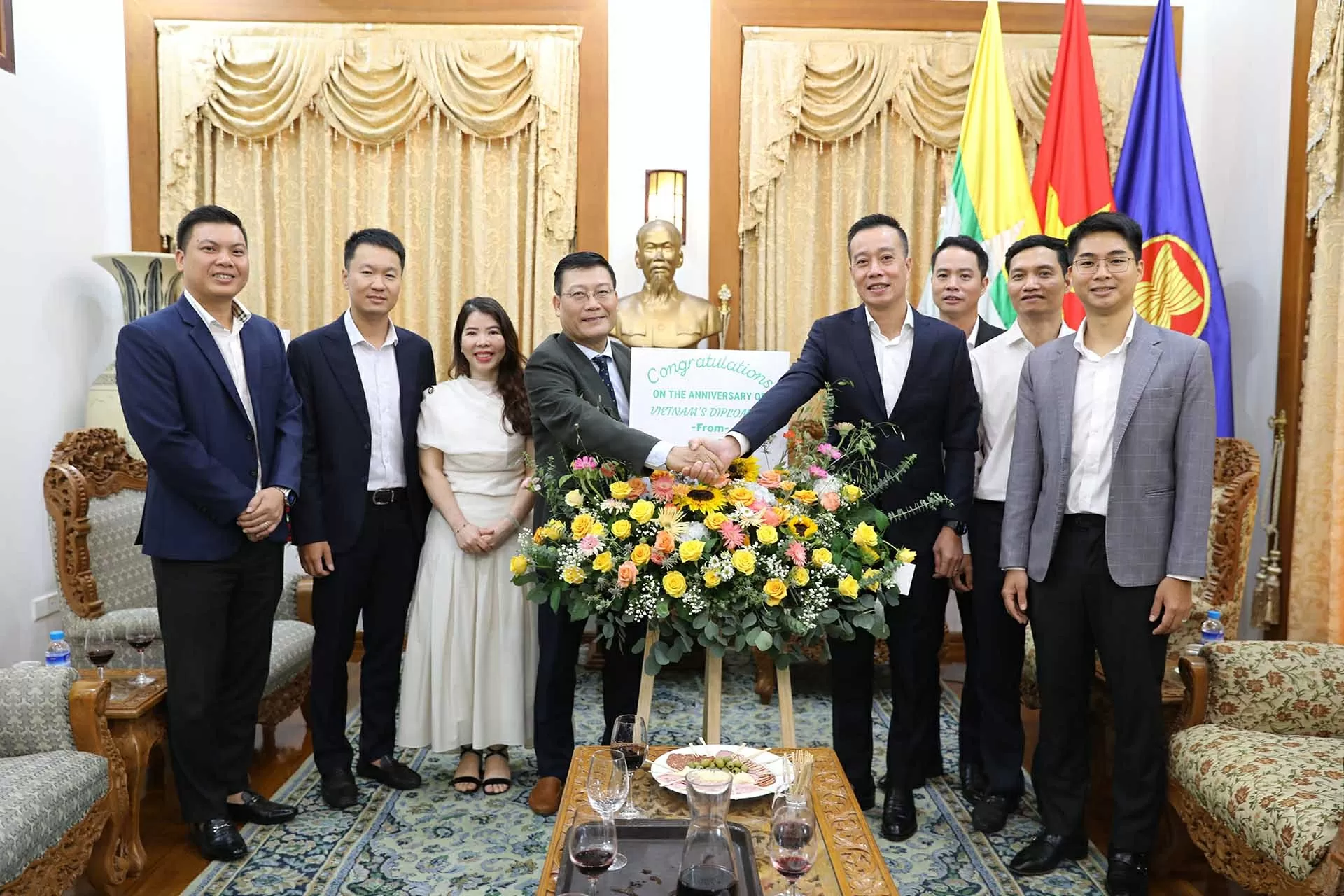 Đại sứ quán Lào tại Myanmar chúc mừng 80 năm Quốc khánh Việt Nam Đại sứ quán Lào tại Myanmar chúc mừng 80 năm Quốc khánh Việt Nam