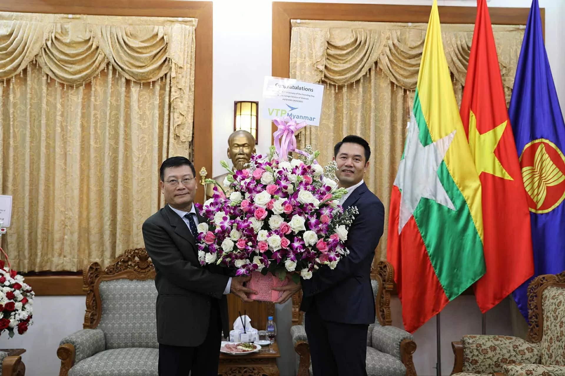 Đại sứ quán Lào tại Myanmar chúc mừng 80 năm Quốc khánh Việt Nam