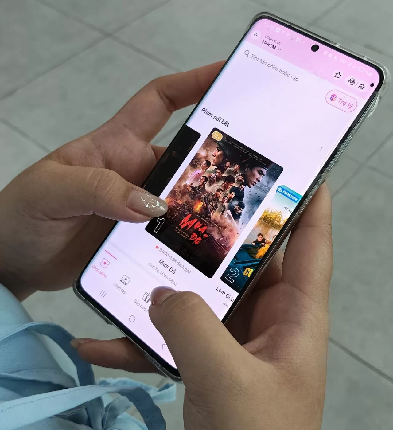 PHIM MƯA ĐỎ 'CHẠM' TRÁI TIM NGƯỜI TRẺ PHIM MƯA ĐỎ 'CHẠM' TRÁI TIM NGƯỜI TRẺ