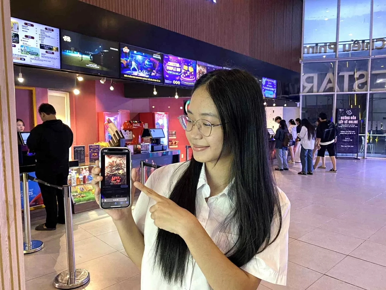 PHIM MƯA ĐỎ 'CHẠM' TRÁI TIM NGƯỜI TRẺ