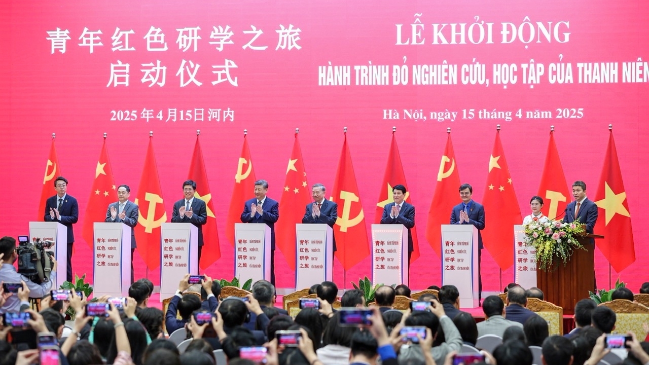 doi ngoai nhan dan cung dat nuoc vuon minh trong ky nguyen moi