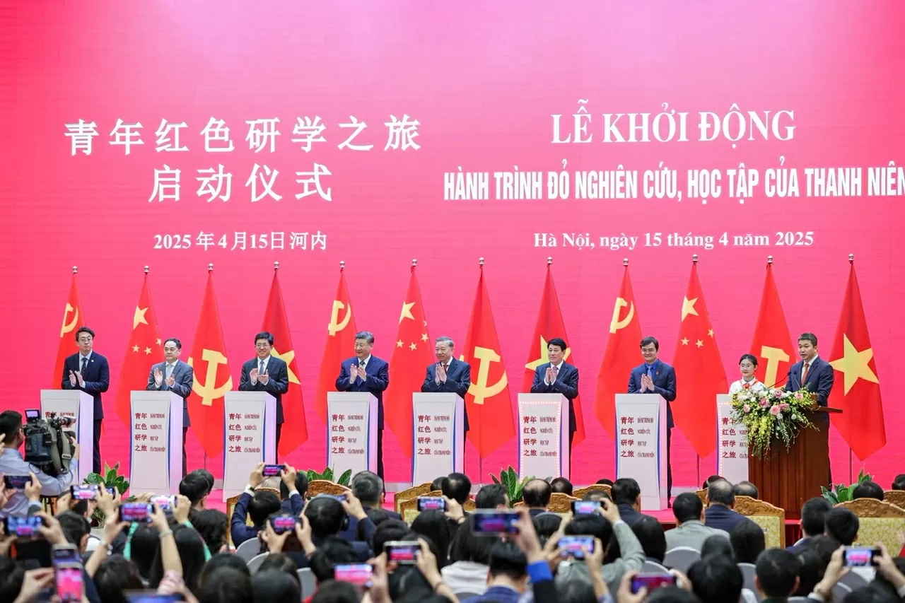 Lễ khởi động Hành trình đỏ nghiên cứu, học tập của Thanh niên trong khuôn khổ Giao lưu hữu nghị nhân dân Việt Nam - Trung Quốc nhân chuyến thăm Việt Nam của Tổng Bí thư, Chủ tịch nước Trung Quốc Tập Cận Bình (4/2025).