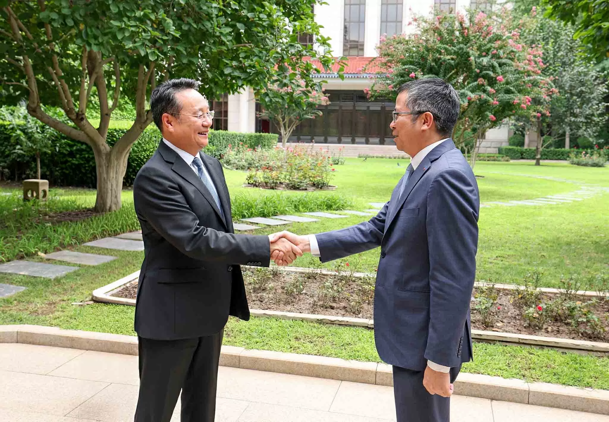 Đại sứ Phạm Thanh Bình hội kiến Phó Trưởng ban Tuyên truyền Trung ương Đảng Cộng sản Trung Quốc