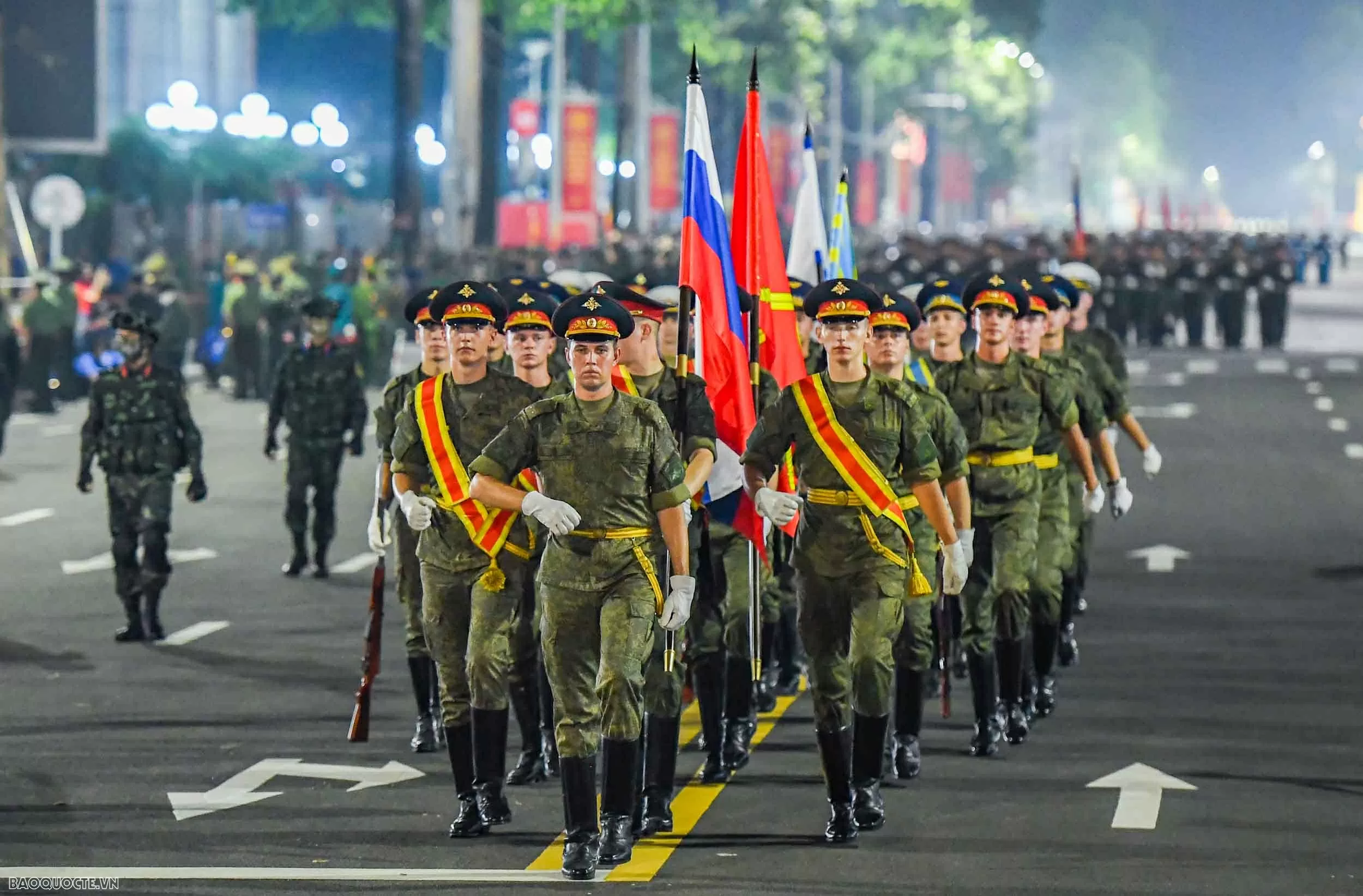 Ngắm dàn quân nhân Nga, Lào và Campuchia diễu binh tại Quốc khánh Việt Nam